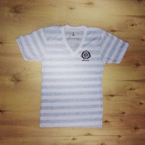 Image of The Basic V-Neck (Women-Ash Stripes)