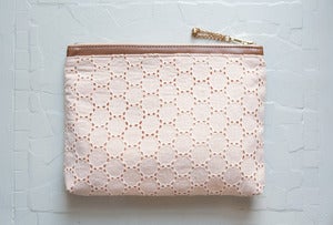 Image of ESSENTIAL Make up Clutch