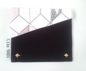 Image of Graphic Beauty bag
