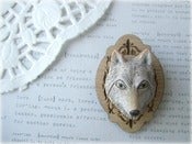 Image of White Wolf with Wooden Frame Brooch
