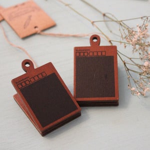 Image of Pinza Vintage de Madera con Pizarra