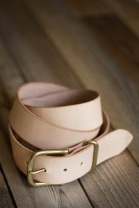 Image of Men's 1.5" Veg Tan Belt (Brass)