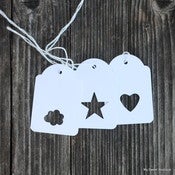 Image of Etiquettes blanches trouées d'un coeur, nuage ou étoile