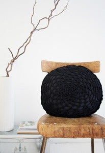 Image of Coussin en crochet lurex et soie 