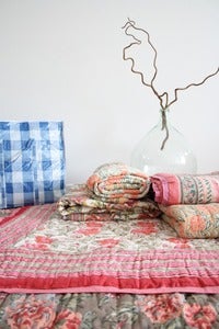 Image of Duvet en boutis , tissu peint à la main en Inde 