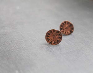 Image of center of the sun studs