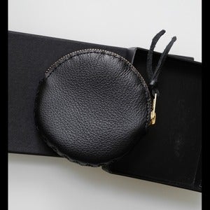 Image of Black round purse 