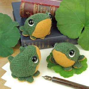Image of Croaker The Frog Paperweight
