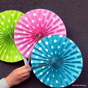 Image of Rosace en papier à pois rose, vert anis ou bleu turquoise - 2 tailles