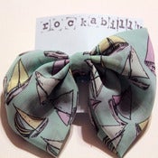 Image of Set Sail Bow (Medium)