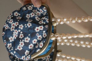 Image of Coin purse / Daisies / Petrol blue