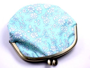 Image of Coin purse / White flowers / Aqua