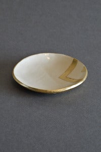 Image of Up in the Air small arrow dish