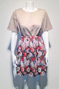 Image of textured wallpaper motif tee