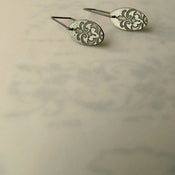 Image of Oval 'Lys' motif earrings