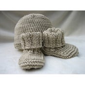 Image of Organic Knit Baby Shoes & Hat Set