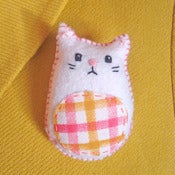 Image of Handmade white cat brooch