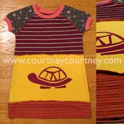 Image of COURTNEYCOURTNEY turtle pace 3T print recycled short sleeve tunic dress