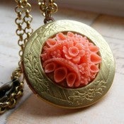 Image of Fond Remembrance Vintage Locket Necklace