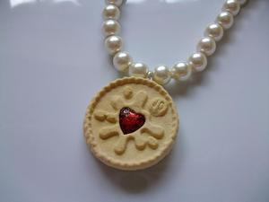 Biscuit Boutique Jammy Dodger on Pearls