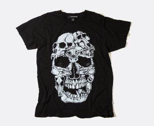 Image of vengeful minds - skull king distressed crew neck tee