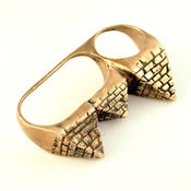 Image of 3 Finger Pyramid Ring bronze
