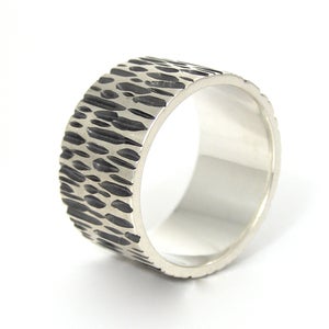 Image of bark ring. wide.