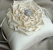 Image of Creme de la Creme Fleur Ring Pillow