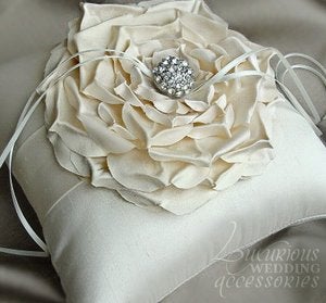Image of Creme de la Creme Fleur Ring Pillow