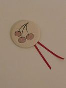Image of SOLDES - Badge Cerise Encre Violette