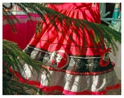 Image of Falda hecha amano roja y negra.