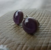 Image of purple studs - round