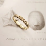 Image of 18ct gold 4mm floral carved