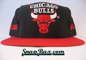 Image of VINTAGE CHICAGO BULLS LOGO 7 SNAPBACK 3