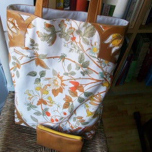 Image of honey tote, limited edition