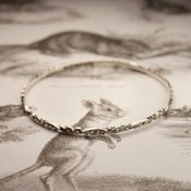 Image of ladies floral bangle sil.  {手彫フローラルバングル}