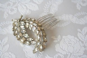 Image of Vintage rhinestone bridal hair comb : piece 004