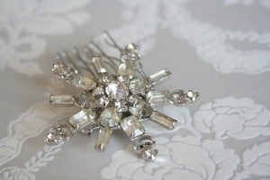 Image of Vintage rhinestone bridal hair comb : piece 007