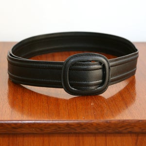 Image of CEINTURE EN SKAÏ NOIR REF.519