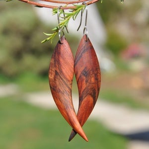 Image of New Zealand Kamahi Curved Earrings