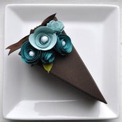 Image of PAPER Chocolate cake slice favor box with two toned blue flowers (1 slice)