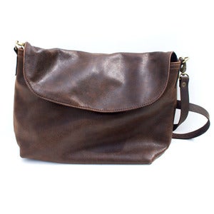 Image of Arrow Shoulder Bag<br>Super Soft Leather