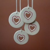 Image of ceramic ornament - petite round with heart