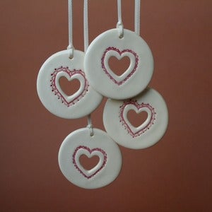 Image of ceramic ornament - petite round with heart