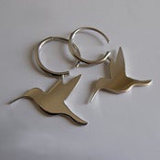 Image of Colibrí aros/hummingbird hooped earrings