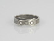 Image of 4mm 3 Rivet Leaf Band