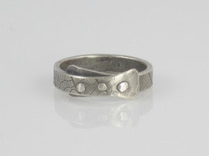Image of 4mm 3 Rivet Leaf Band