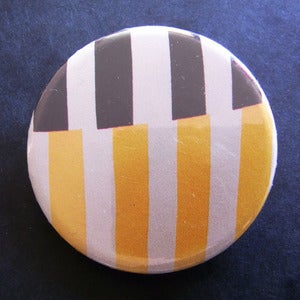 Image of BADGE MOTIF ABSTRAIT REF.627