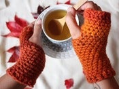 Image of handmade wooL mitaines orange