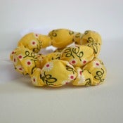 Image of ORGANIC Yellow Flower Chomping Necklace 